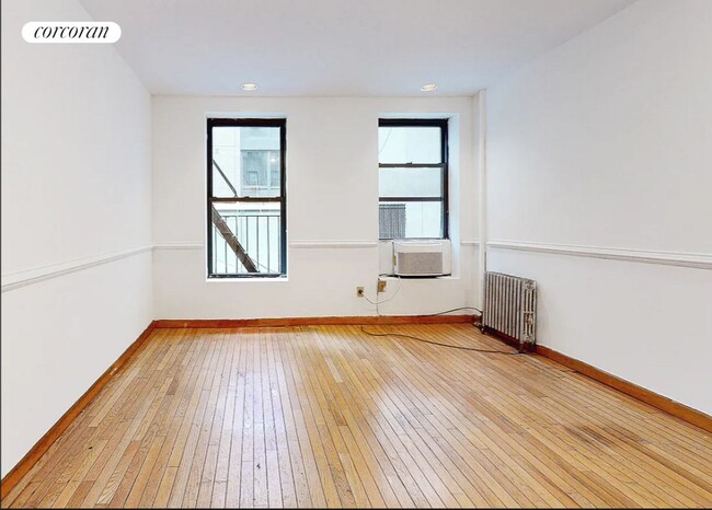 Photo - 410 W 36th St. Apartamento