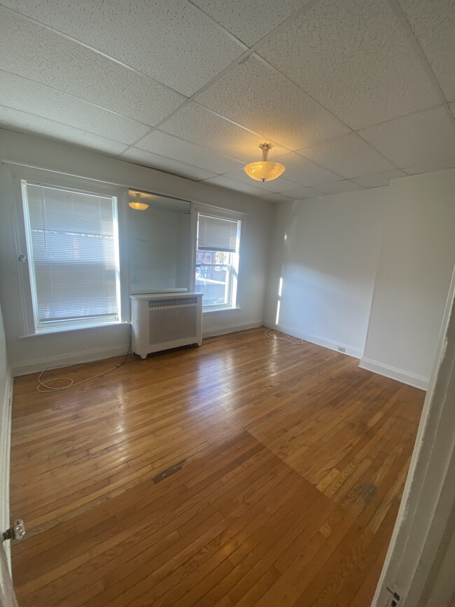 Building Photo - 1709 Tibbits Ave Unit RPI off campushouing
