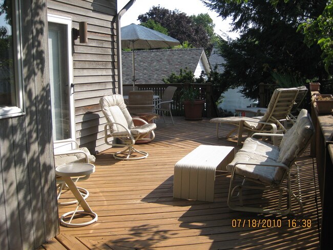 Large Side Deck - 300 Inman Terrace Unidad Fl 1