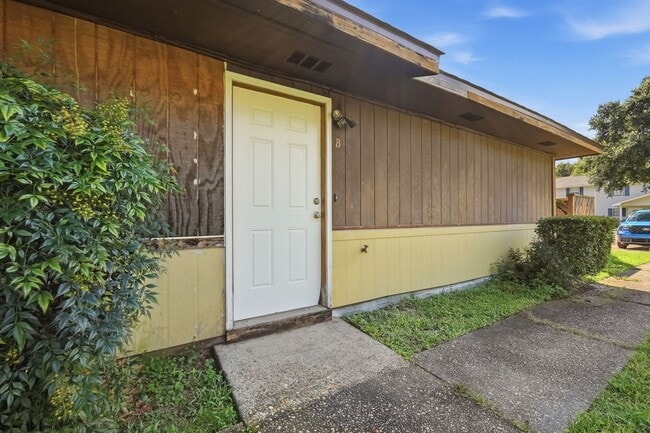 8160 Stonebrook Dr Unit B