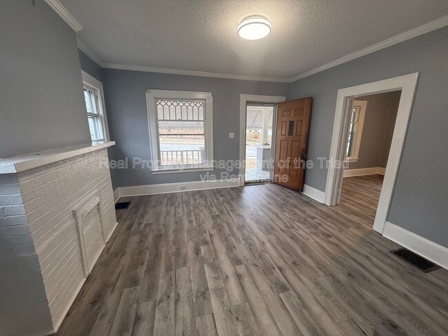 Photo - 1514 E 1st St