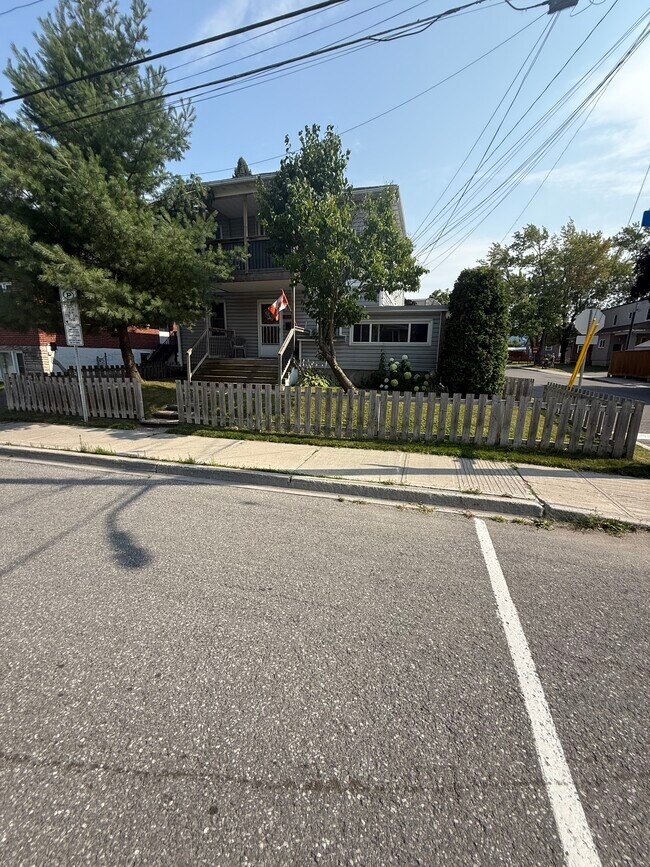 Front of Bldg - 325 Lacasse Av Unit 325 Lacasse