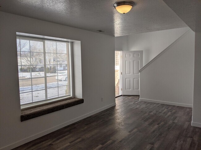 Photo - 435 N Kersh Dr W