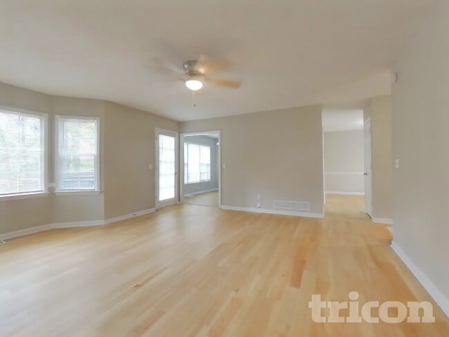 Photo - 5017 Sandyhook Ct NW