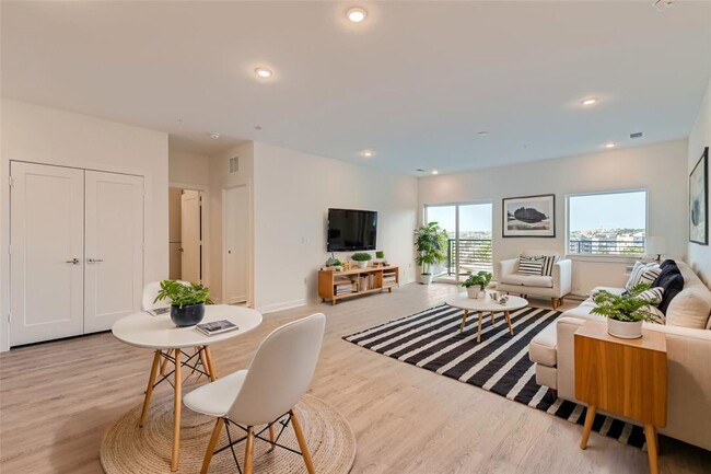 Photo - 4802 S Congress Ave Unidad 305