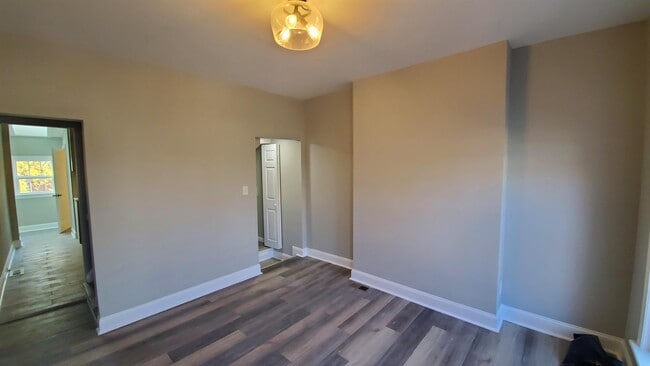 Photo - 315 W 30th St