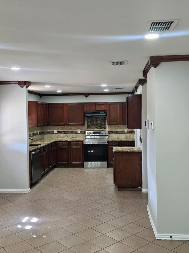 Photo - 4 Bedroom / 2.5 Bath / 2 Car Garage