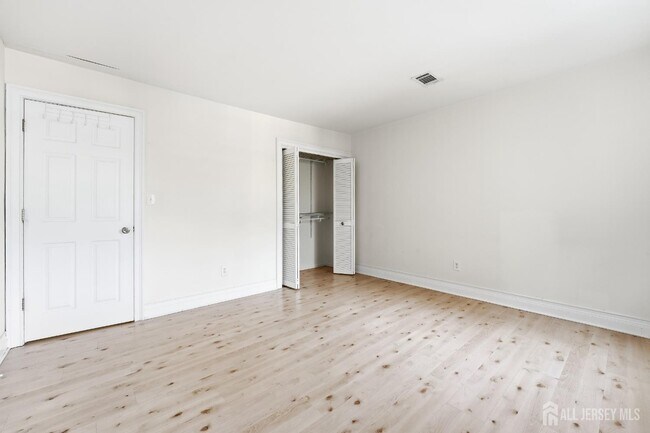 Photo - 50-10 Prospect St