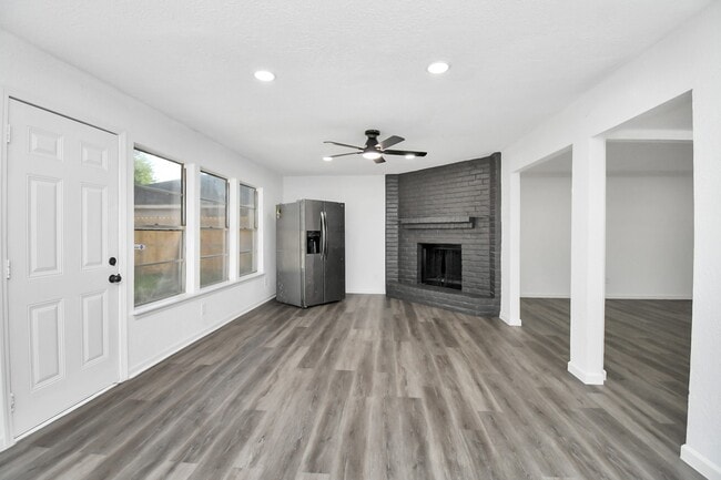 Photo - 7022 Castleview Ln