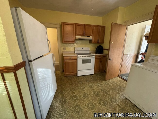 Building Photo - 62 Union St Rental