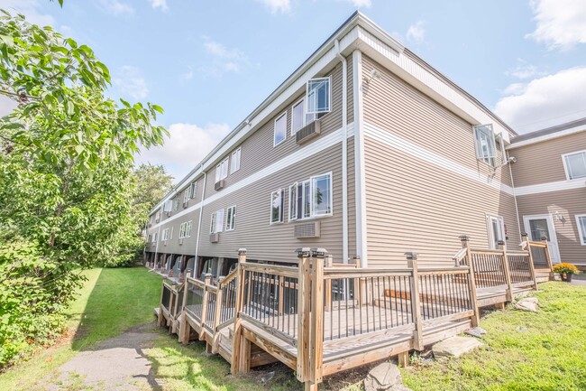 Photo - Riverhouse Apartments