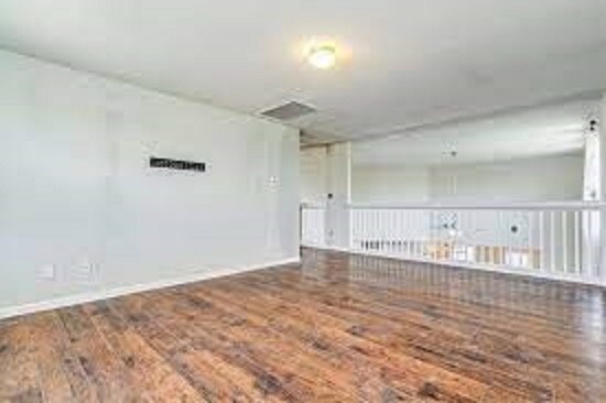 Photo - 533 Westminster Dr