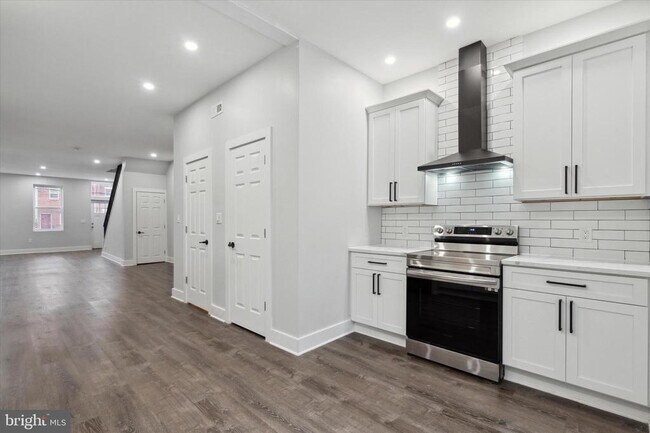 Photo - 2358 E York St