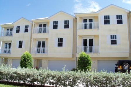 Building Photo - BEAUTIFUL END Unit 1 Rental