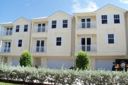 BEAUTIFUL END UNIT WITH RIVER VIEW 3BR/3.5... - BEAUTIFUL END UNIT WITH RIVER VIEW 3BR/3.5... Unidad 1 Rental