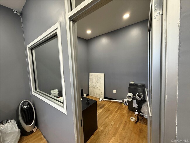 Photo - 139-27 Queens Blvd