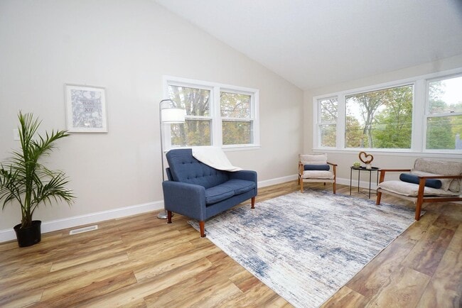 42 Woodfield St