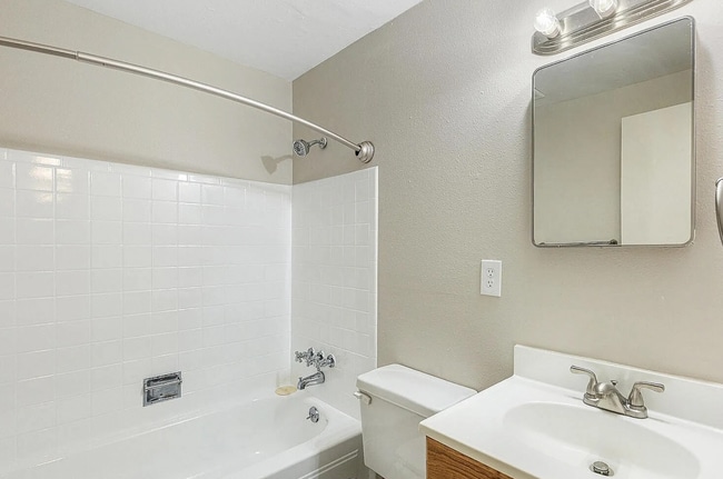 Photo - 1190 S Allison St