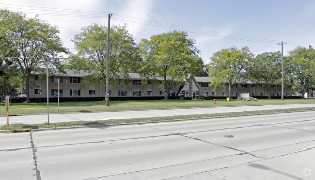 Building Photo - Middleton Commons
