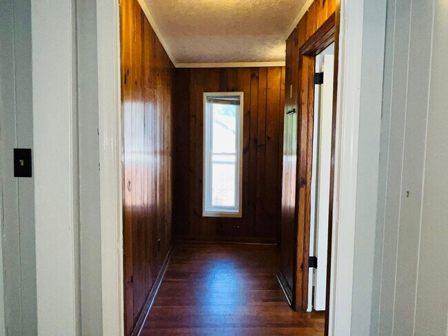 Photo - Beautiful 2 bedroom 1.5 bathroom apartment in Downtown Hogansville! Must see!