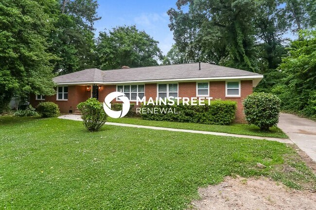 Photo - 3 Bedroom Pet-Friendly Home in Charlotte, NC with Main Street Renewal
