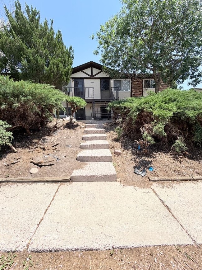 Building Photo - Eagleview Ct-1809 Unit #1