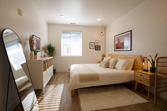 Photo - 525 N 1st St