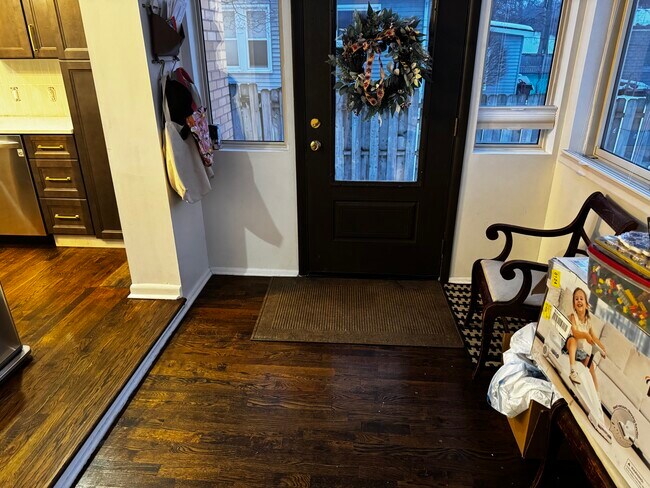 Photo - 608 Montrose Ave