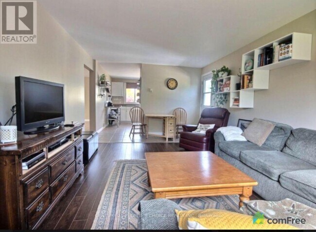 Photo - 3784 Sinnicks Ave
