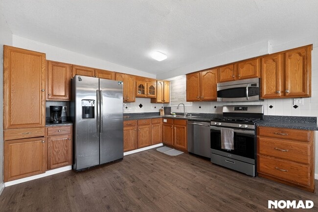 Photo - 475 E 12th St