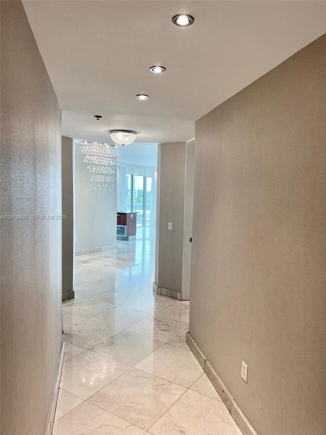 Building Photo - 3131 NE 188th St Unit 1-702