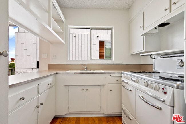 Photo - 941 N San Vicente Blvd Unit 11