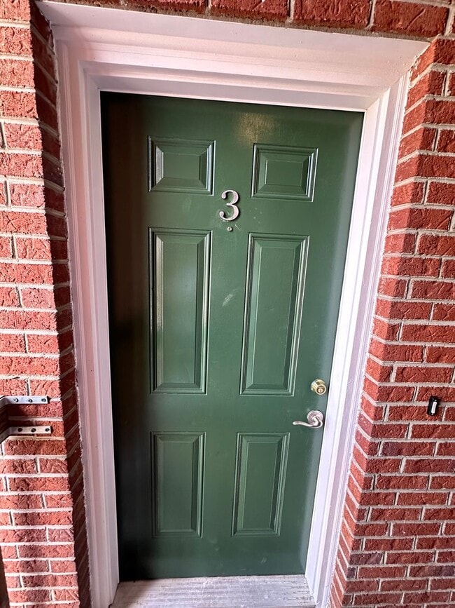 Photo - Renovated 4 Bedroom 2 Bath Room Downtown -... Unidad 03