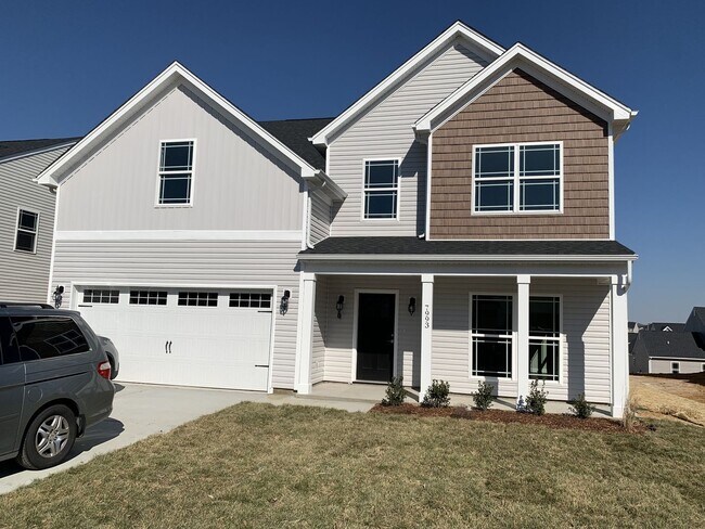 Building Photo - 4 Bed, 3 Bath Home w/ 2 Car Garage and Fen...
