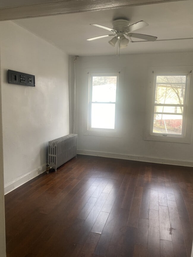 Photo - 27 Oakwood Ln