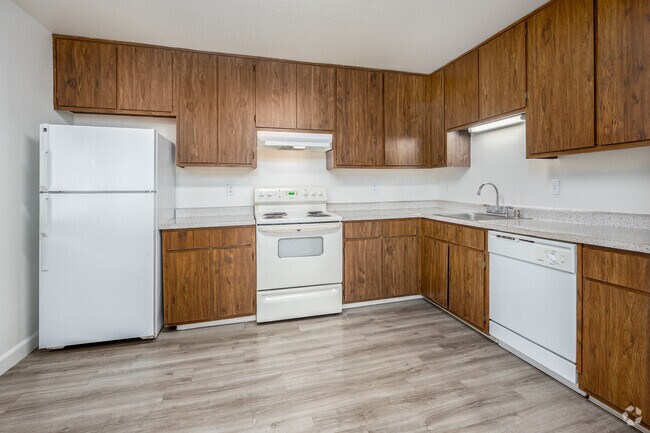 2BR, 1.5BA - 865SF - Kitchen