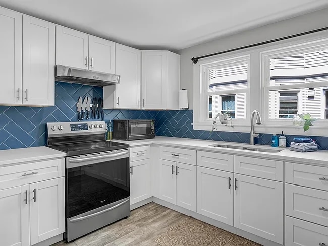 Building Photo - 10 W Elm St Unit A