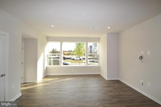 Building Photo - 13518 Sayward Blvd Unit 99