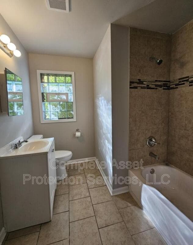 Photo - 921 Spruce St