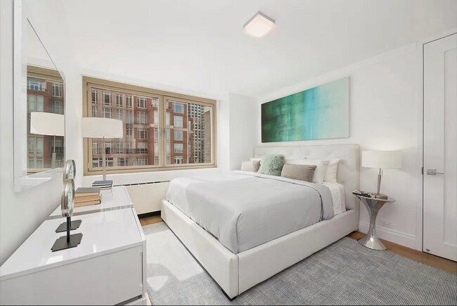 Photo - 121 E 39th St