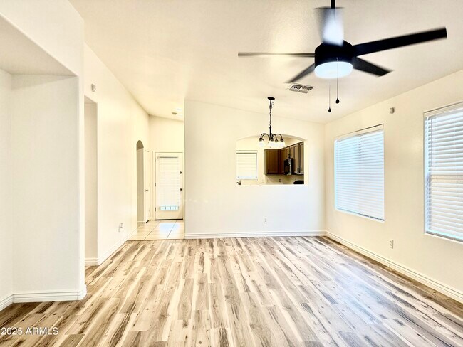 Photo - 2432 W Tamarisk Ave