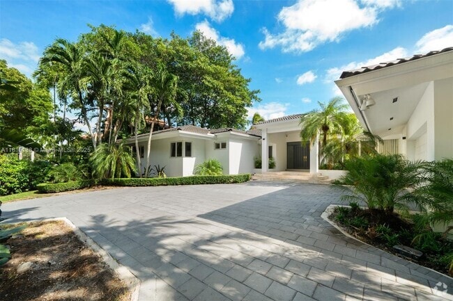 Building Photo - 7155 Los Pinos Blvd Rental
