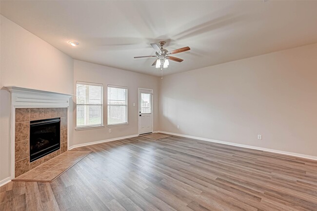Photo - 2815 Mustang Hill Ln