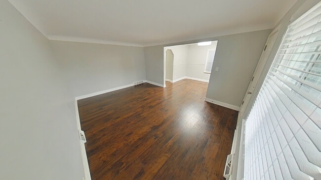 Photo - 28319 Maple St