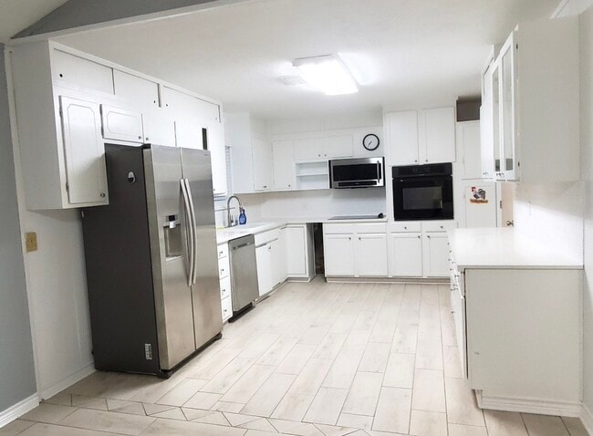 Photo - 8620 Chateau Cir