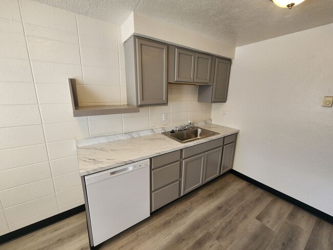 Photo - Remodeled 2 Bedroom Apartment