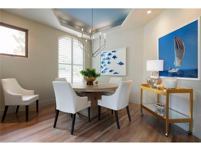 Photo - 745 Rice St E