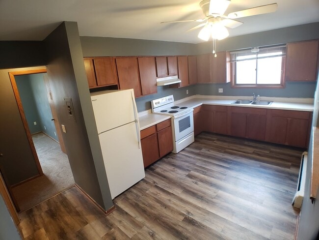 2 bedroom 1 bath in Owatonna - 2 bedroom 1 bath in Owatonna Apartment Unit LO3rd-203