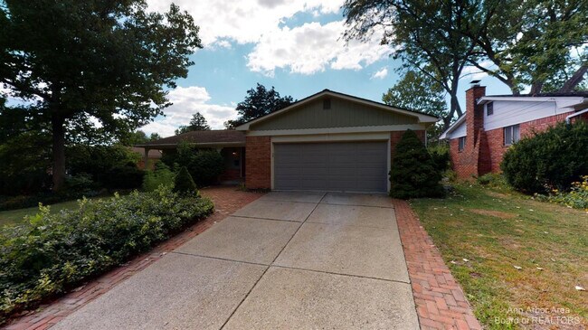 Building Photo - 2235 Prairie St