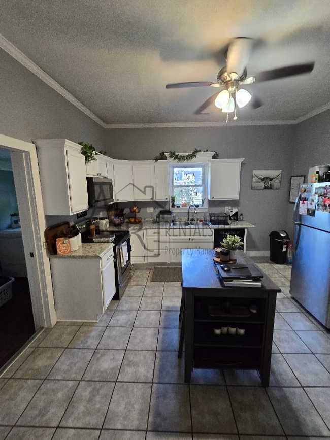 Photo - 314 W 1st St